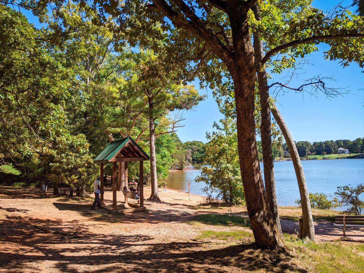 Wooded hiking trail at Latta Nature Preserve along Mountain Island Lake in Huntersville, NC